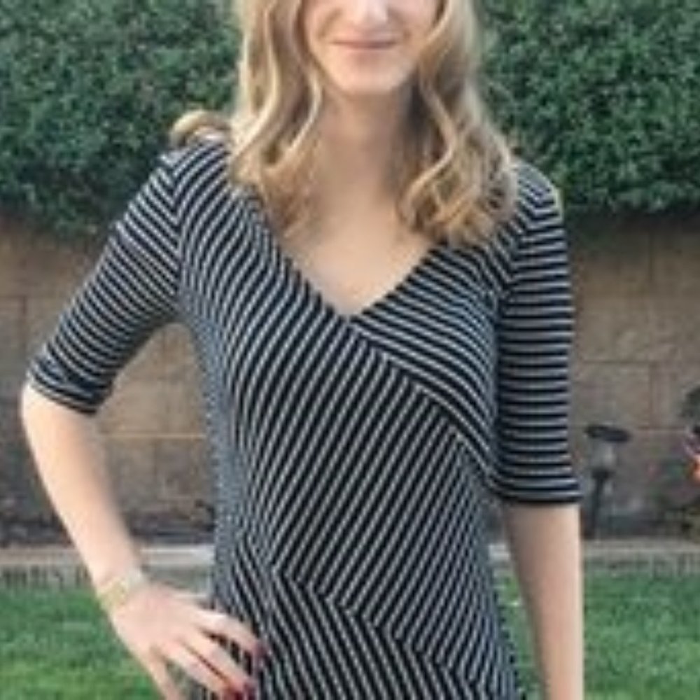Candies size M but more like a small black & white striped.